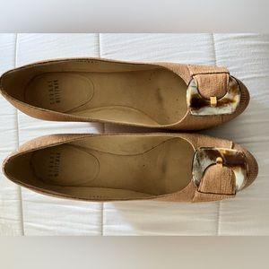 Stuart Weismann wedge tan canvas fabric like pump with tortoise buckle size 9